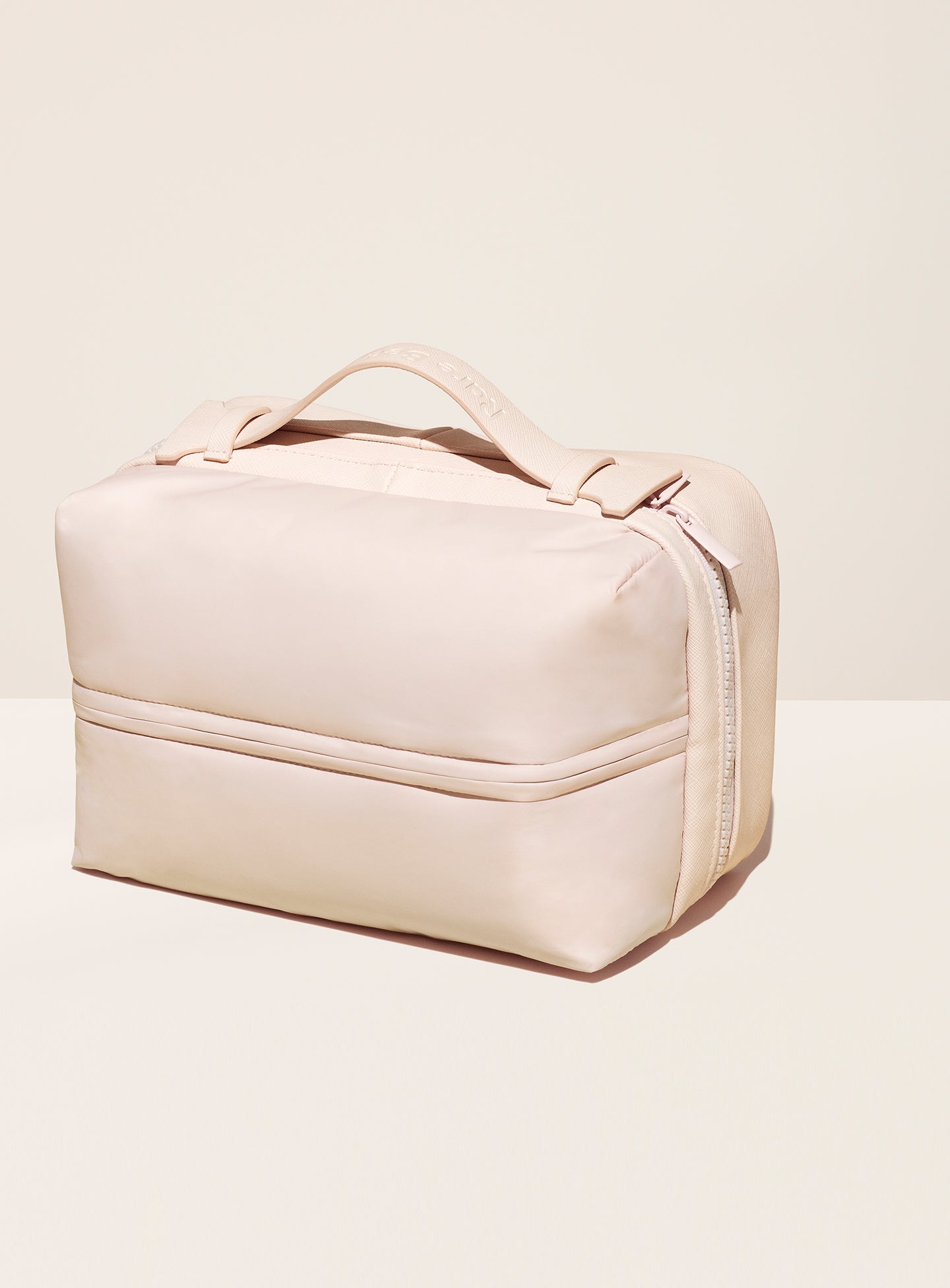 puffy toiletry bag handle 1440x1952 1.jpg puffy toiletry bag handle 1440x1952 1.jpg